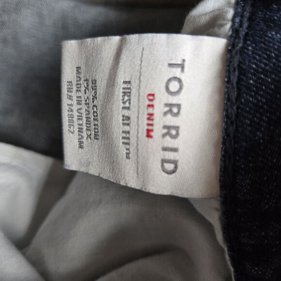 Torrid Demin Shorts First At Fit Cut Off Jean Shorts Button Up Size 14 Fringe - Picture 5 of 5